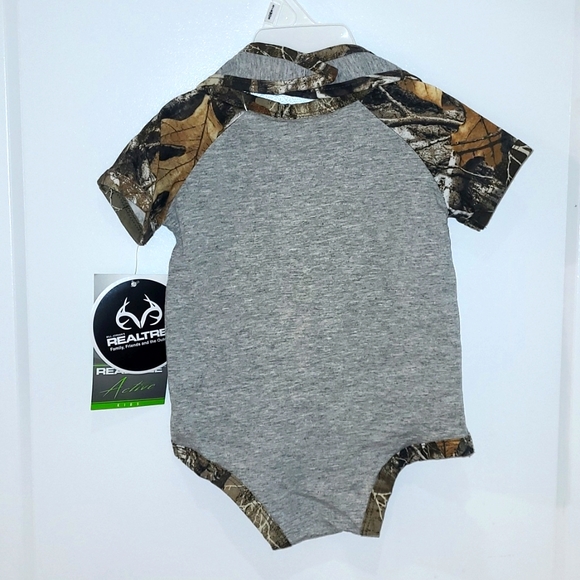 RealTree by Colosseum | Infant boys camo bodysuit and bib set | 3-6 months - Picture 2 of 4